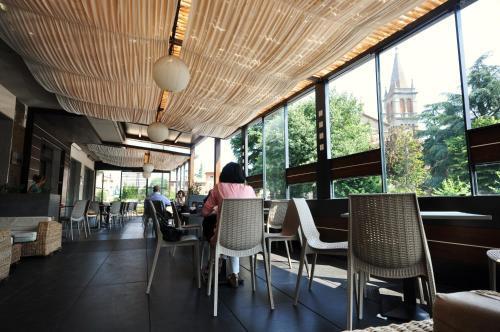Drake Hotel Маранело Екстериор снимка