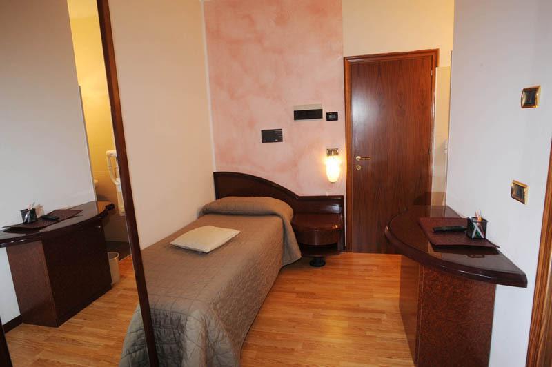Drake Hotel Маранело Екстериор снимка