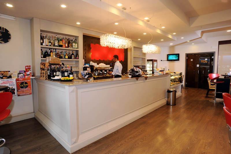 Drake Hotel Маранело Екстериор снимка