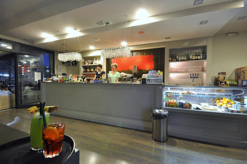 Drake Hotel Маранело Екстериор снимка